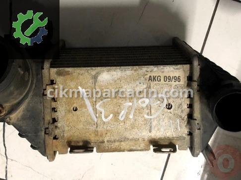 Volkswagen Golf Radyatör 1H0145805B çıkma parça