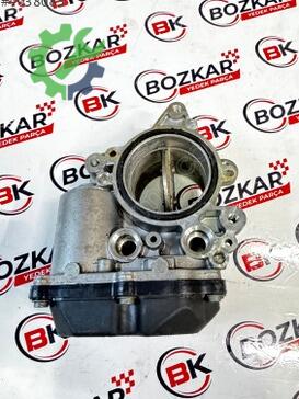 Volkswagen Golf Gaz Kelebeği 04L118063M çıkma parça