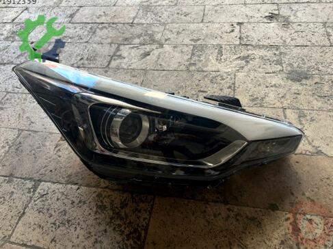 Hyundai I20 Sağ Ön Far çıkma parça