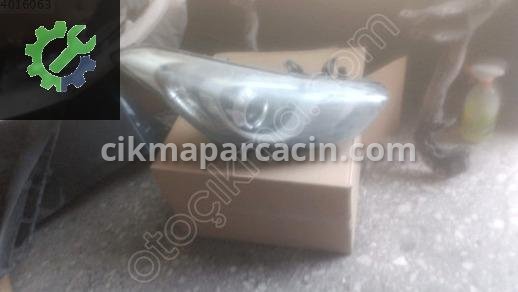 Hyundai i30 Sağ Ön Far çıkma parça
