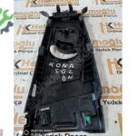 HYUNDAİ KONA DİREK PLASTİĞİ ÜST SOL ARKA EMNİYET KEMERİ PLASTİĞİ