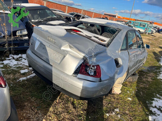 Audi A4 Far çıkma parça