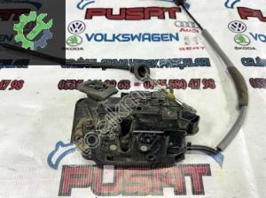 JETTA ÇIKMA ORJİNAL KAPI KİLİDİ SOL ARKA 5K4 839 015 Q