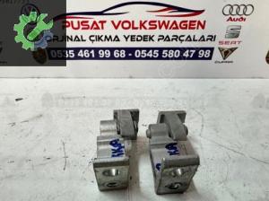 JETTA ÇIKMA SAG ARKA KAPI MENTEŞESİ ALT ÜST 8K0 831 402
