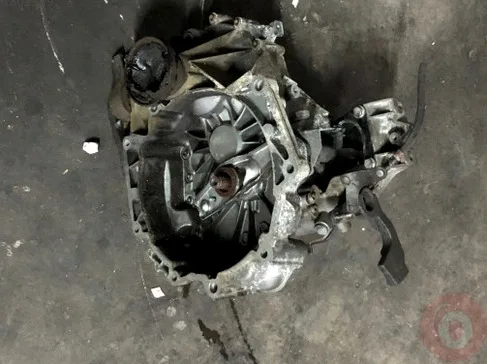 Volkswagen Jetta Şanzıman Komple çıkma parça