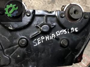 Kia sephia silindir kapak dolu çıkma B551B5