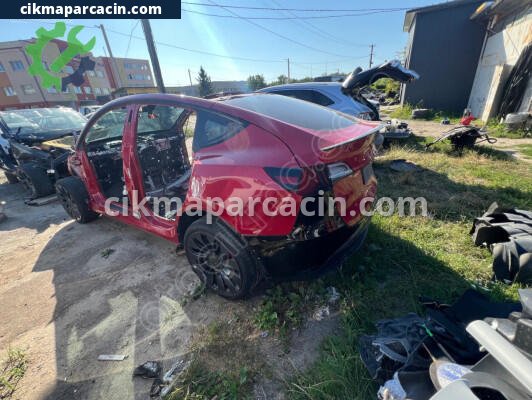 Tesla Model Y Çamurluk çıkma parça