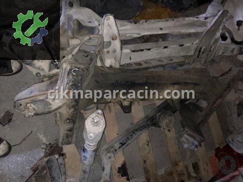 Volkswagen LT Radyatör Traversi çıkma parça