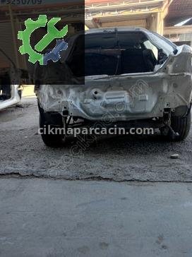 Mazda Lantis Çamurluk çıkma parça