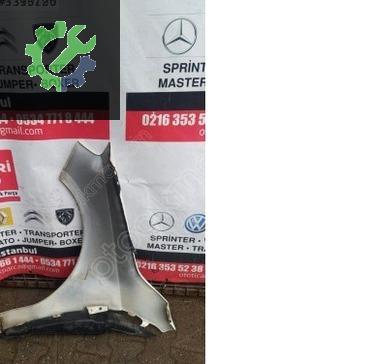 Mercedes a kasa sag ön çamurluk