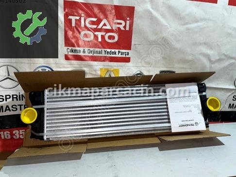 Mercedes-Benz Sprinter Turbo Radyatörü çıkma parça