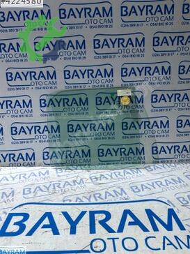 Mercedes 190 Sağ Arka Kapı Camı çıkma parça