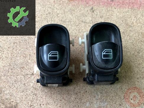 Mercedes-Benz C Serisi Cam Düğmesi A2038200210 çıkma parça