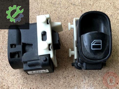 Mercedes-Benz C Serisi Cam Düğmesi A2038200210 çıkma parça