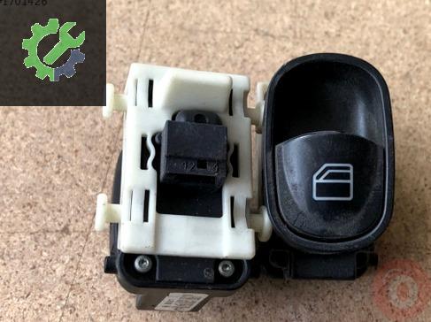 Mercedes-Benz C Serisi Cam Düğmesi A2038200210 çıkma parça