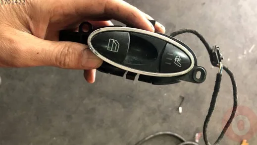 Mercedes-Benz E Serisi Cam Düğmesi A2118211551 çıkma parça
