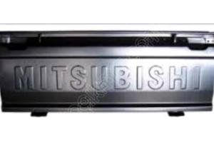MITSUBISHI L200 ARKA BAGAJ KAPAĞI LOGOLU 1990 1991 1992 VE ÜZERİ
