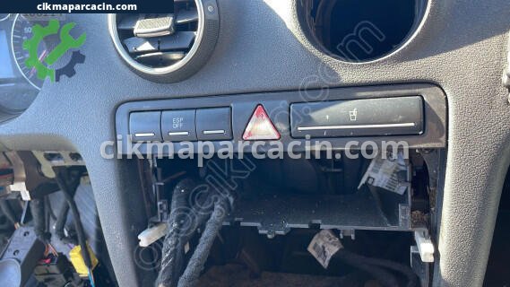 Audi A3 Flaşör Düğmesi çıkma parça