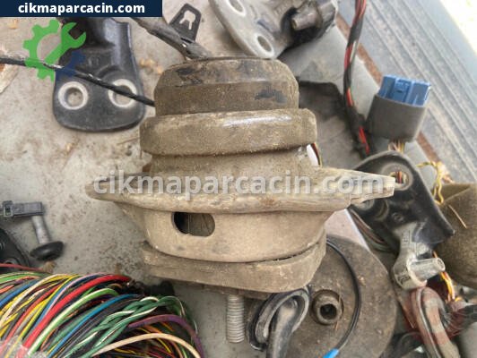 Land Rover Range Rover Motor Takozu çıkma parça