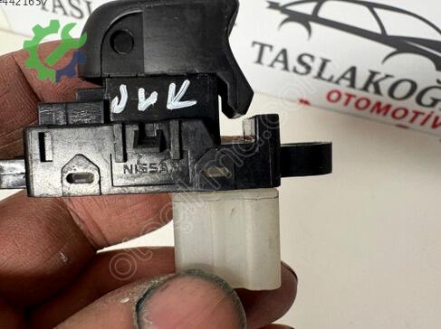 Nissan Juke Cam Düğmesi çıkma parça