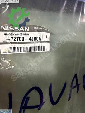 Nissan Navara Ön Cam çıkma parça