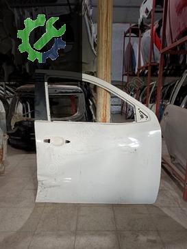 Nissan Navara Sağ Ön Kapı çıkma parça