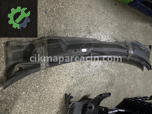 Opel Astra Cam Önü Izgarası çıkma parça