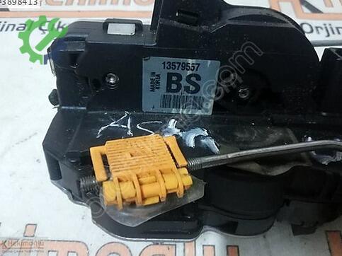 Opel Astra 13579557 çıkma parça