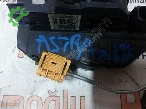 Opel Astra 13679557 çıkma parça