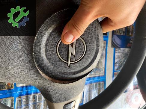 Opel Corsa Direksiyon Simidi çıkma parça