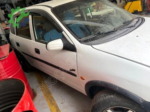 Opel Corsa Sağ Ön Kapı çıkma parça