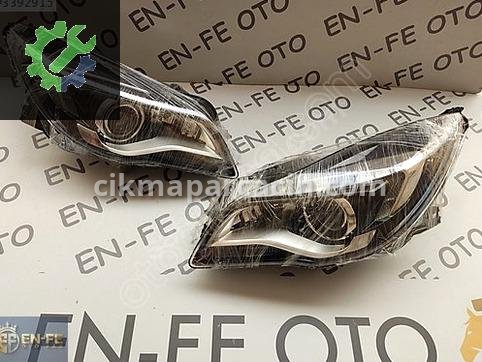 Opel Insignia Sağ Ön Far çıkma parça