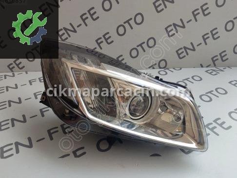 Opel Insignia Sağ Ön Far çıkma parça