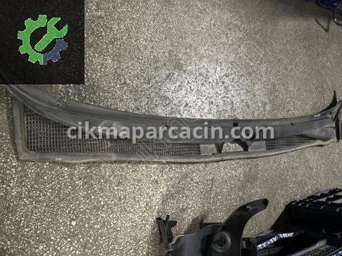 Opel Omega Cam Önü Izgarası çıkma parça