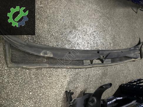 Opel Omega Cam Önü Izgarası çıkma parça