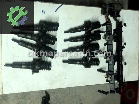 Volkswagen Passat Enjektör 03G130073S çıkma parça