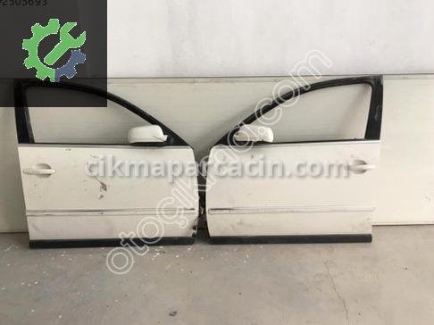 Volkswagen Passat Sağ Ön Kapı çıkma parça