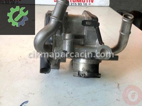 Volkswagen Passat EGR Valfi 04L131501R çıkma parça