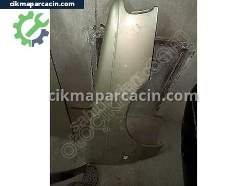 Peugeot 405 Sağ Ön Çamurluk çıkma parça