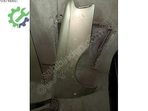 Peugeot 405 Sağ Ön Çamurluk çıkma parça