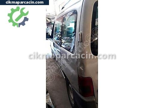 Peugeot 301 Arka Çamurluk çıkma parça