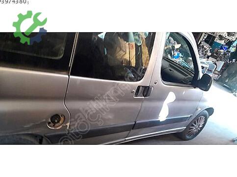 Peugeot 301 Arka Çamurluk çıkma parça