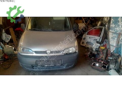 Peugeot Partner Çamurluk çıkma parça
