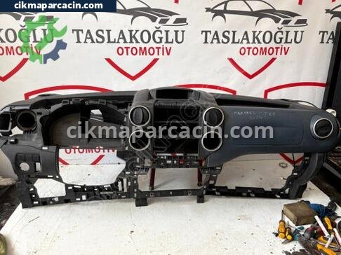 Peugeot Partner Torpido çıkma parça