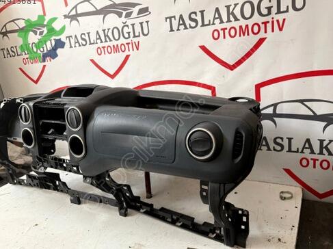 Peugeot Partner Torpido çıkma parça