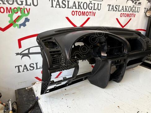 Peugeot Partner Torpido çıkma parça