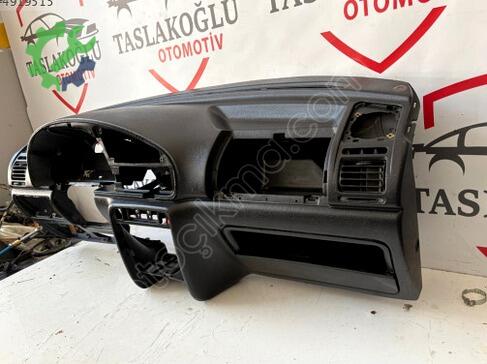 Peugeot Partner Torpido çıkma parça