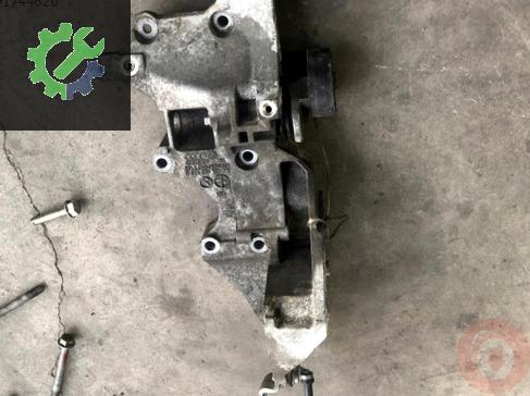 Volkswagen Polo Motor Takozu çıkma parça