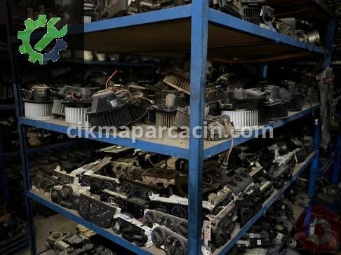 Volkswagen Polo Kalorifer Motoru çıkma parça