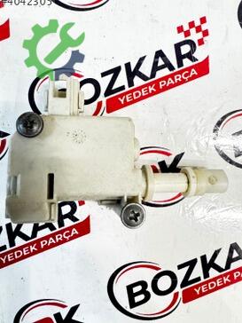 Volkswagen Polo Merkezi Kilit Motoru 3B0909781 çıkma parça